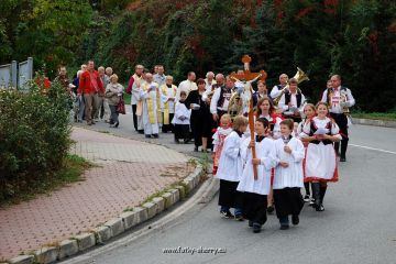 33-ZnovuPosveceni-pruvod_vchazi_do_zatacky.jpg